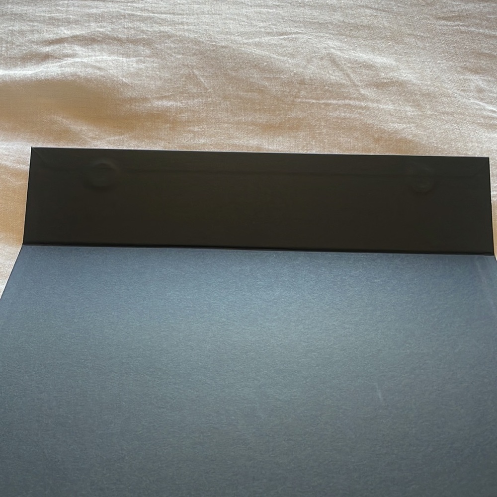 IRO Box w/Magnetic Closure - Picture 7 of 8